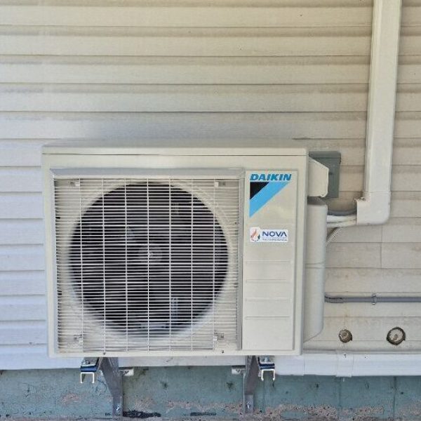 Daikin 18,000 BTU aurora multi zone outdoor unit